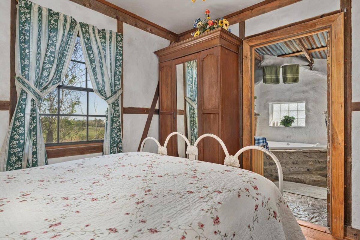 Das Eck Haus - Cozy Cabin Getaway Fredericksburg Bagian luar foto