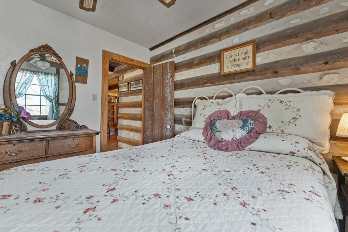 Das Eck Haus - Cozy Cabin Getaway Fredericksburg Bagian luar foto