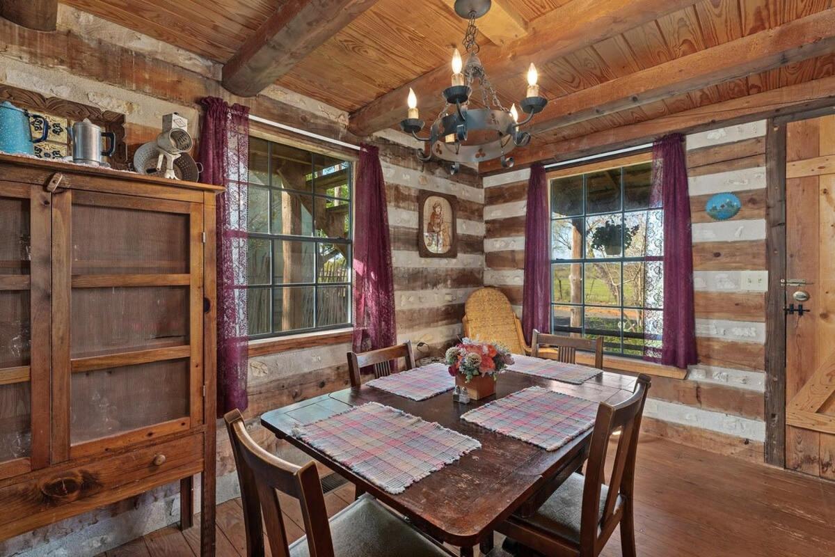 Das Eck Haus - Cozy Cabin Getaway Fredericksburg Bagian luar foto