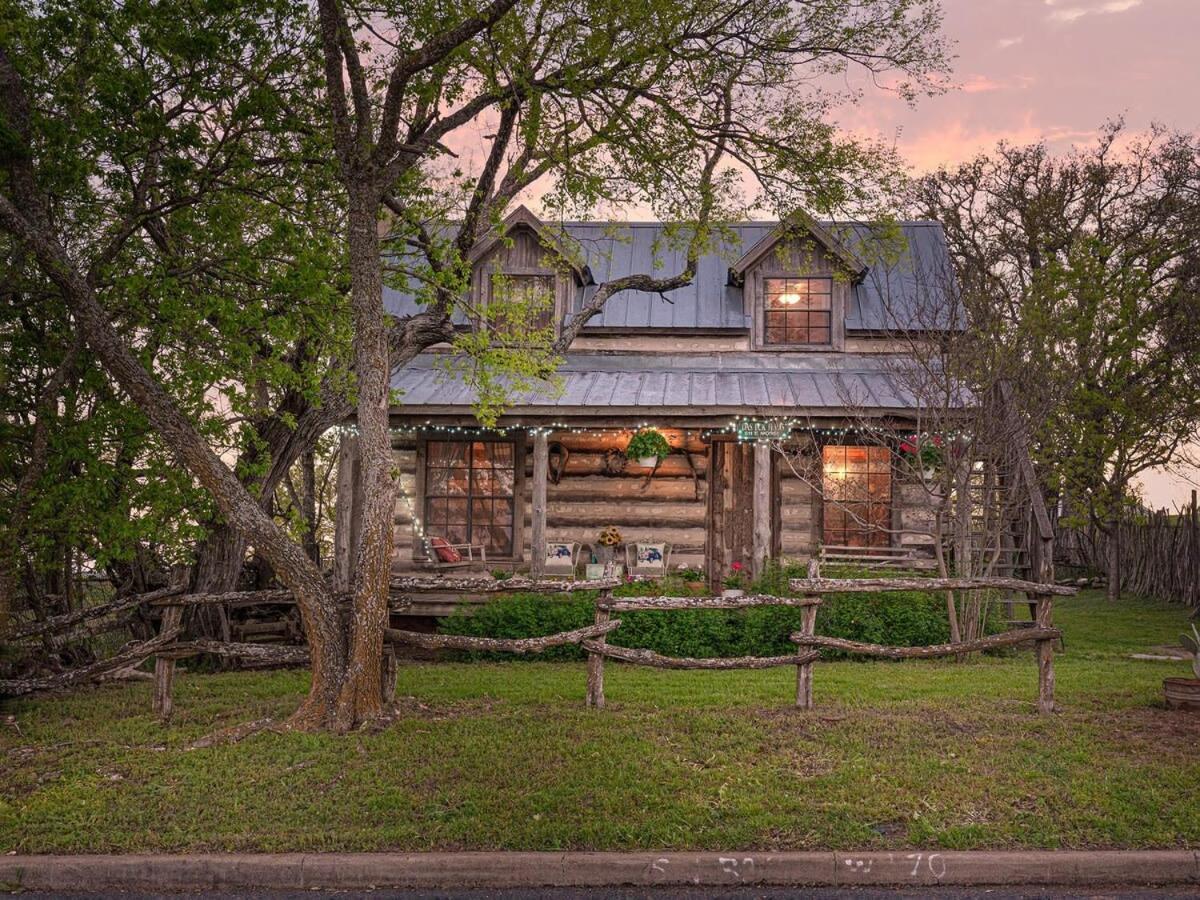 Das Eck Haus - Cozy Cabin Getaway Fredericksburg Bagian luar foto